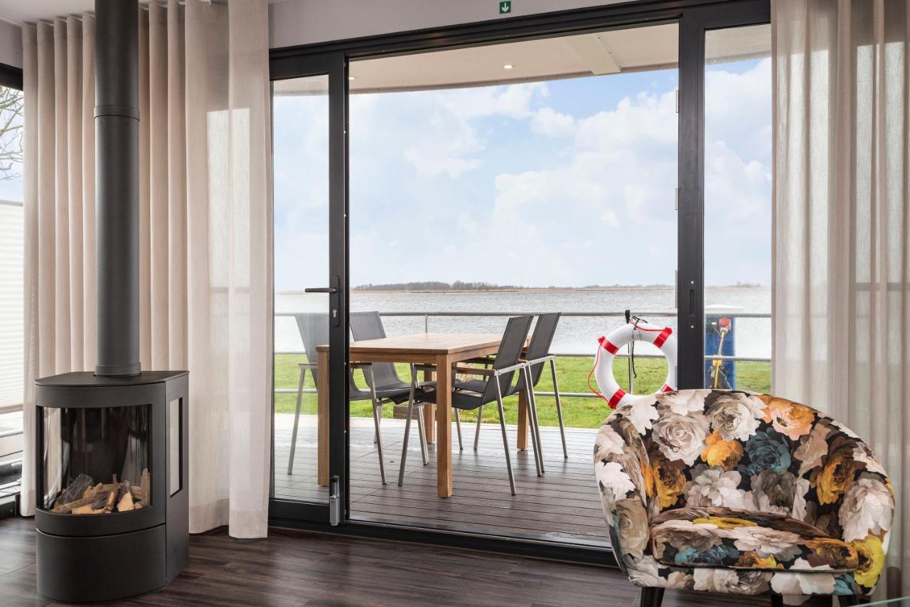 Welcome In - Houseboat 'Elysium' Met Eigen Aanlegsteiger Sneek - Offingawier Exterior photo