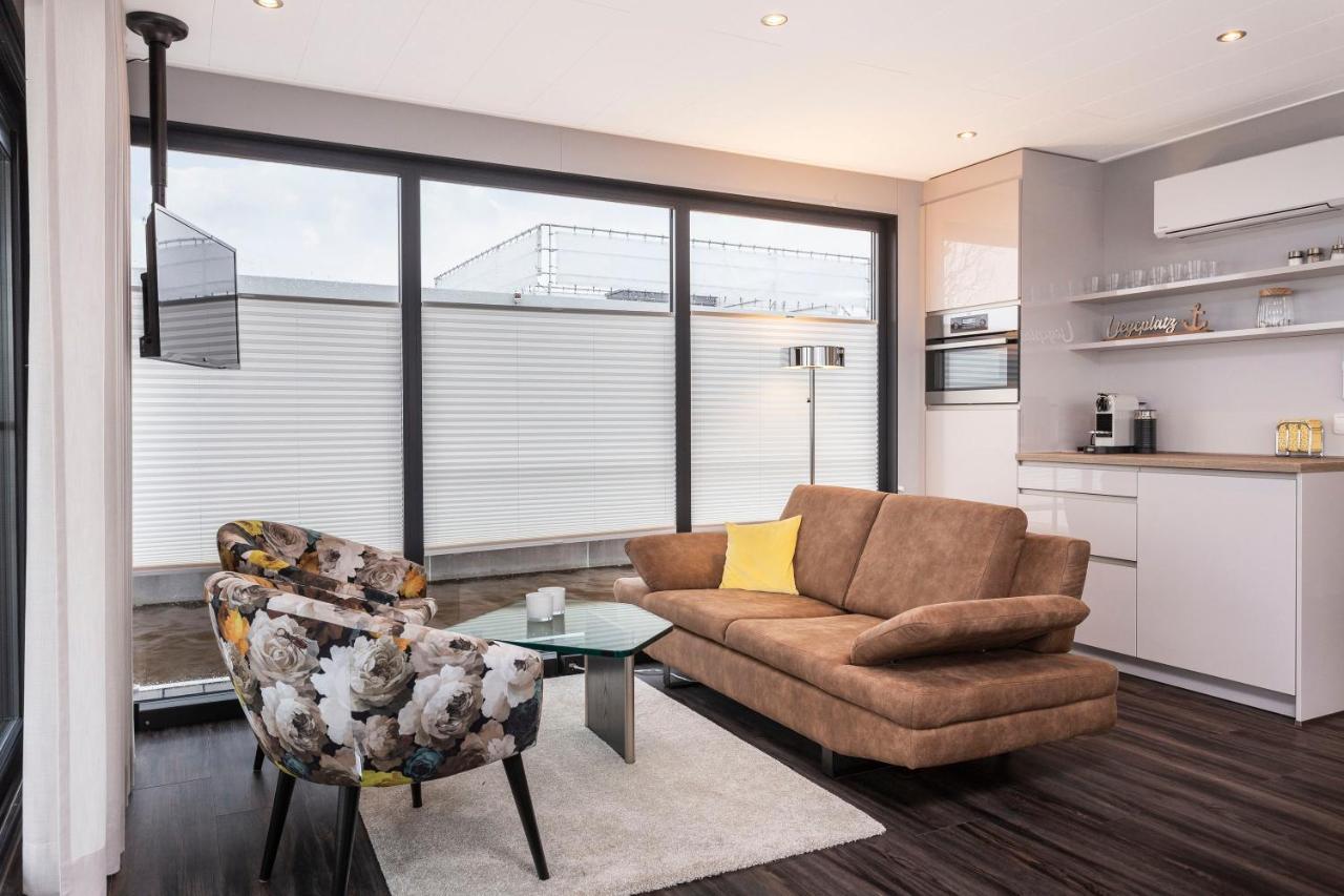 Welcome In - Houseboat 'Elysium' Met Eigen Aanlegsteiger Sneek - Offingawier Exterior photo