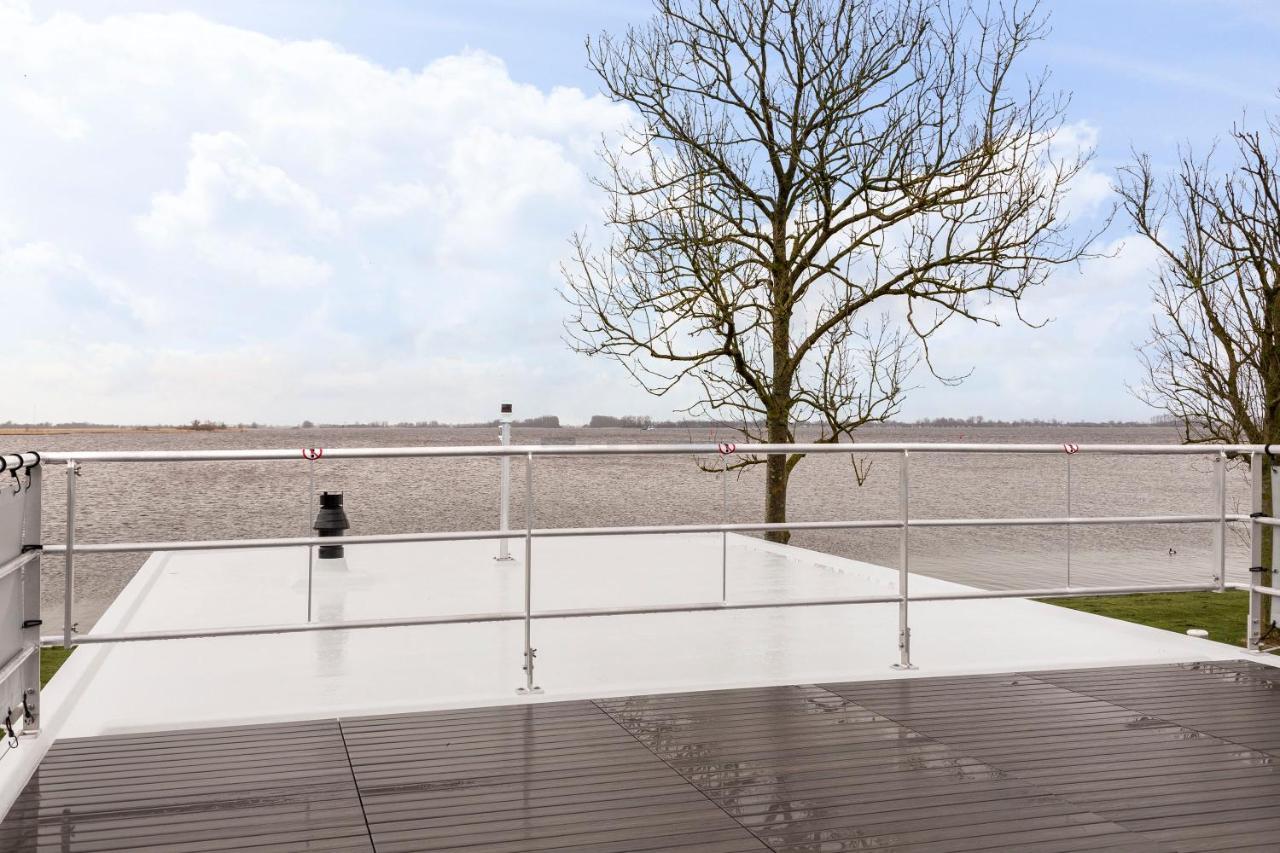 Welcome In - Houseboat 'Elysium' Met Eigen Aanlegsteiger Sneek - Offingawier Exterior photo