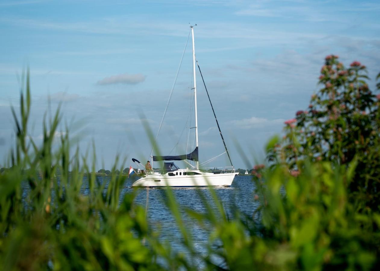 Welcome In - Houseboat 'Elysium' Met Eigen Aanlegsteiger Sneek - Offingawier Exterior photo
